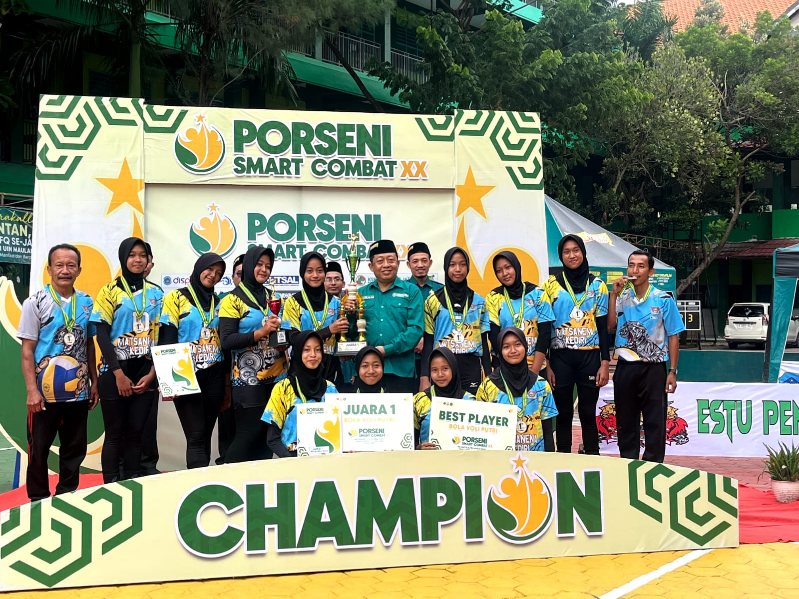 Debar Perebutan Juara Voli Putri di Porseni Smart Combat  MA Matholi'ul Anwar Lamongan